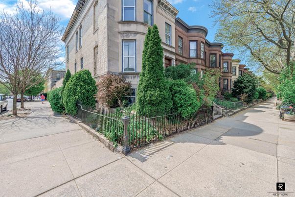 Exterior, Facade, Brick Facade, Rowhouse
