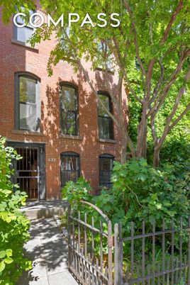 Exterior, Facade, Brick Facade, Rowhouse