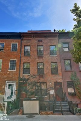 Exterior, Facade, Brick Facade, Rowhouse
