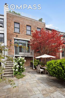 Exterior, Facade, Brick Facade, Rowhouse