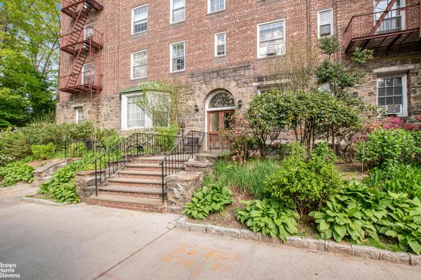 Exterior, Facade, Brick Facade, Rowhouse
