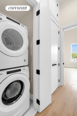 Interior, Utility Closets, Washer, Wood Texture Flooring