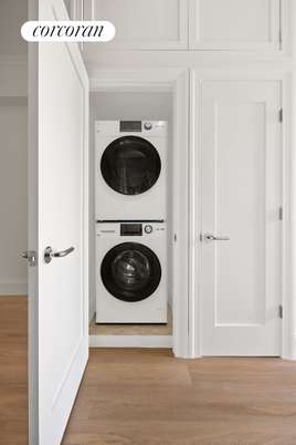 Interior, Utility Closets, Washer, Wood Texture Flooring