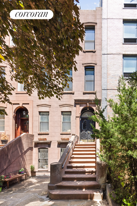 Exterior, Facade, Brownstone