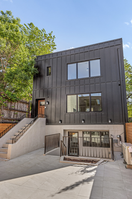 Exterior, Facade, Modern