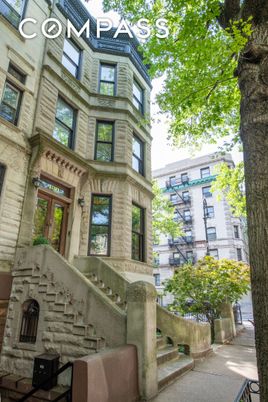 Exterior, Facade, Brownstone