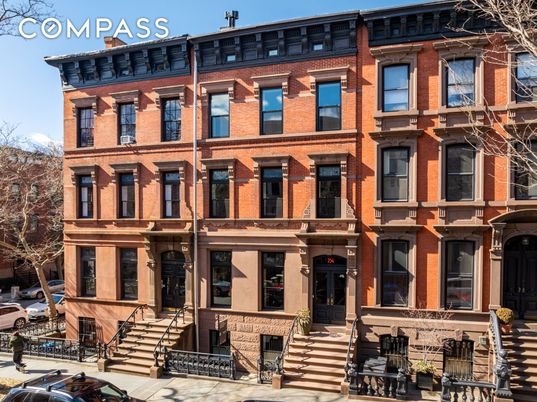 Exterior, Facade, Rowhouse