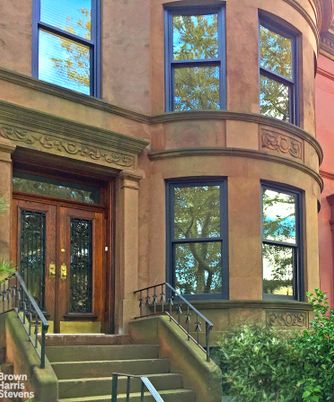 Exterior, Facade, Brownstone