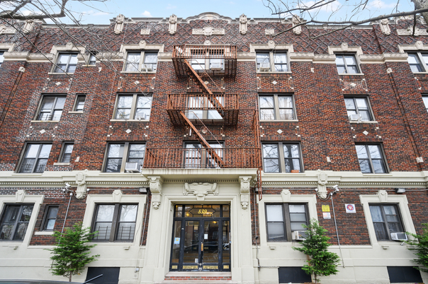 Exterior, Facade, Brick Facade, Rowhouse