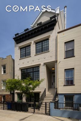 Exterior, Facade, Brick Facade, Rowhouse