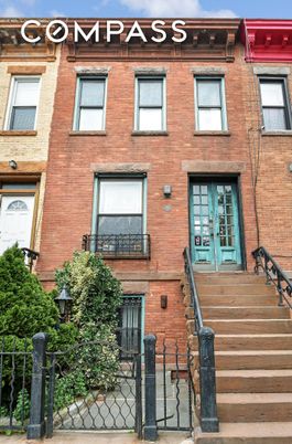Exterior, Facade, Brick Facade, Rowhouse