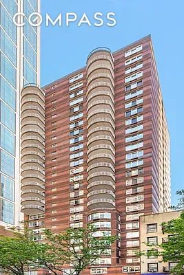Exterior, Facade, Highrise