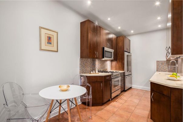 Dining room, Interior, Kitchen, Recessed Lighting, Stainless Steel Appliances