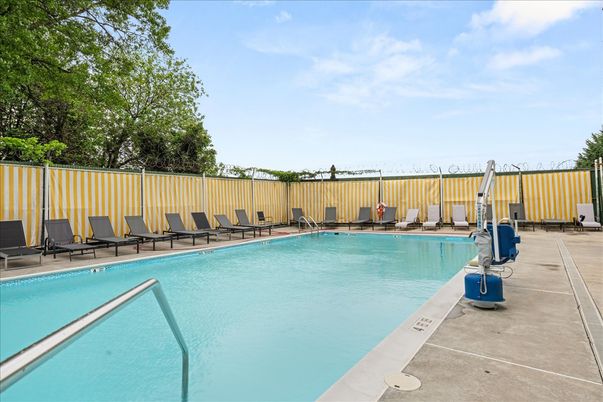 Exterior, Pool
