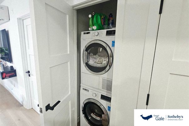 Interior, Utility Closets, Washer, Wood Texture Flooring