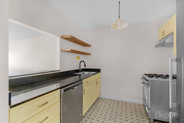 Interior, Kitchen, Pendant Lights, Stainless Steel Appliances