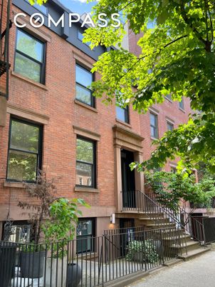 Exterior, Facade, Brick Facade, Rowhouse