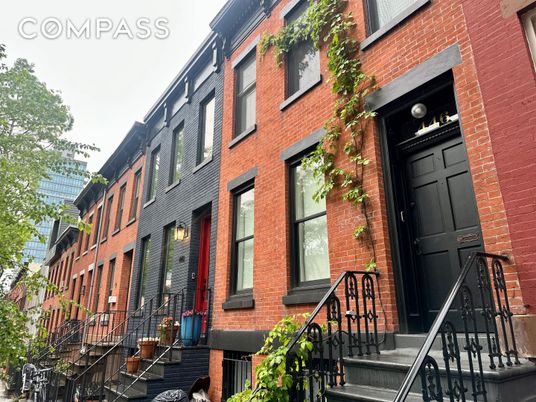 Exterior, Facade, Brick Facade, Rowhouse