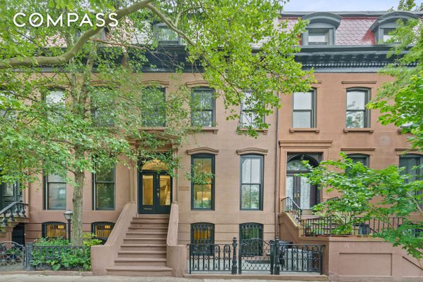 Exterior, Facade, Brownstone