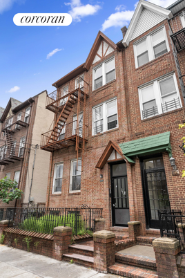 Exterior, Facade, Brick Facade, Rowhouse