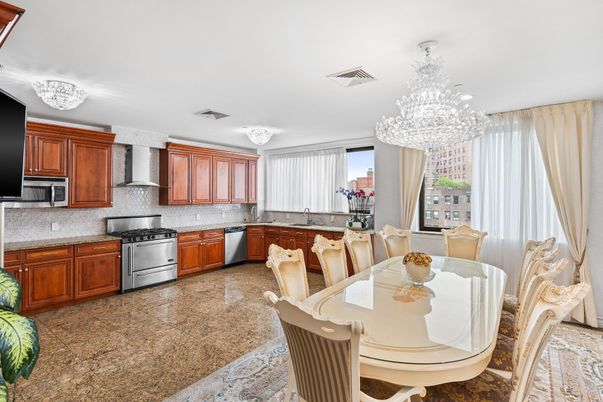 Chandelier, Dining room, Interior, Kitchen, Stainless Steel Appliances