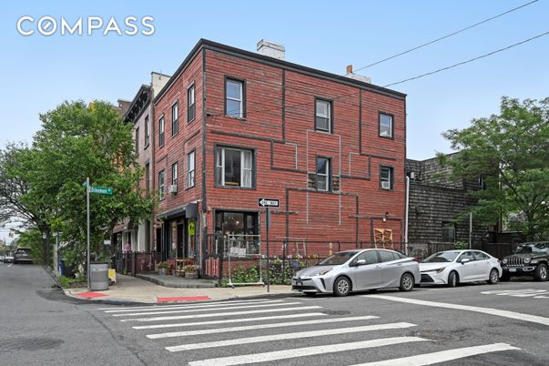 Exterior, Facade, Brick Facade, Rowhouse