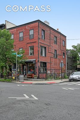 Exterior, Facade, Brick Facade, Rowhouse