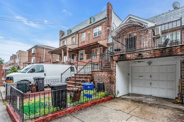 Attached, Exterior, Facade, Brick Facade, Rowhouse