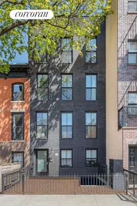 Exterior, Facade, Brick Facade, Rowhouse