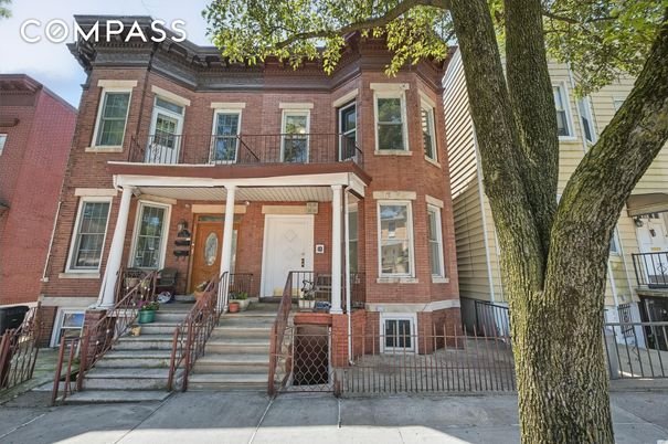 Exterior, Facade, Brick Facade, Rowhouse