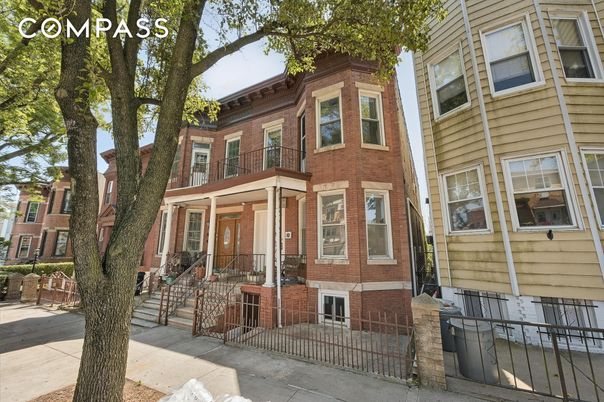 Exterior, Facade, Brick Facade, Rowhouse