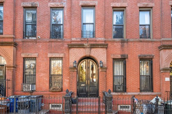 Exterior, Facade, Brick Facade, Rowhouse
