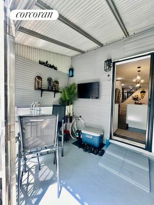 Garage, Interior