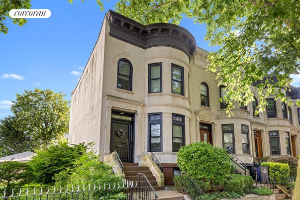 Exterior, Facade, Brownstone