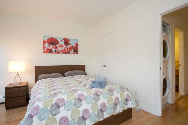 Bedroom, Interior, Utility Closets, Washer, Wood Texture Flooring