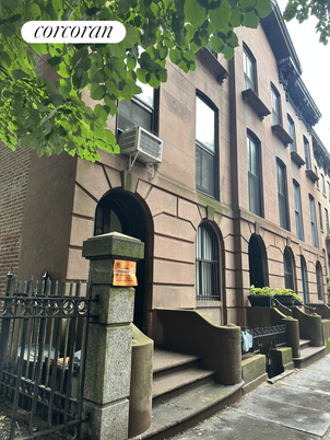 Exterior, Facade, Brownstone