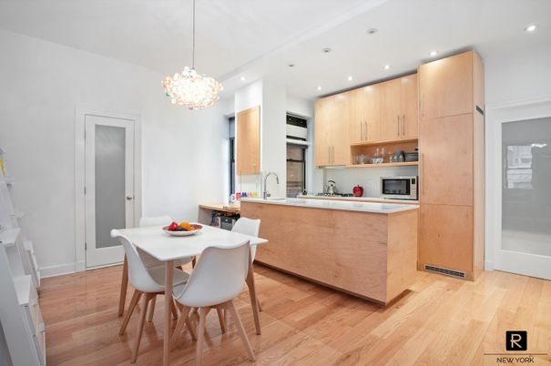 Chandelier, Dining room, Interior, Kitchen, Pendant Lights, Recessed Lighting, Wood Texture Flooring