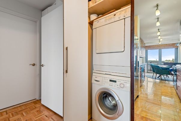 Interior, Utility Closets, Washer, Wood Texture Flooring