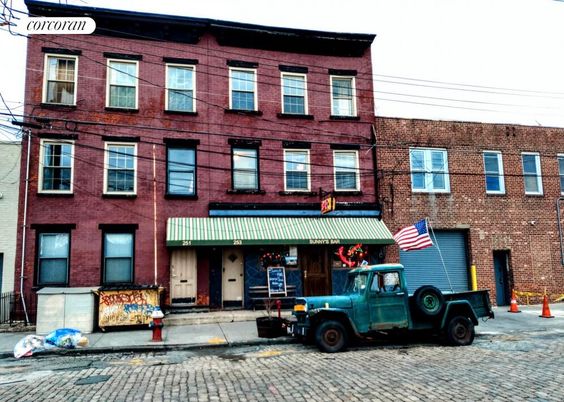 Exterior, Facade, Brick Facade, Rowhouse