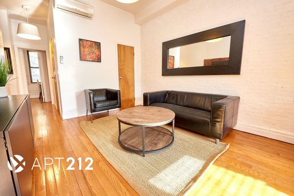 Interior, Pendant Lights, Wood Texture Flooring