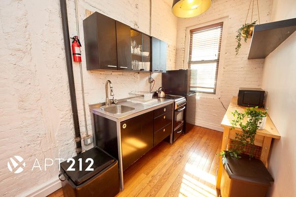 Interior, Kitchen, Pendant Lights, Wood Texture Flooring