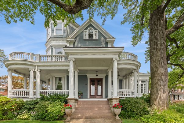 Exterior, Facade, Queen Anne Victorian