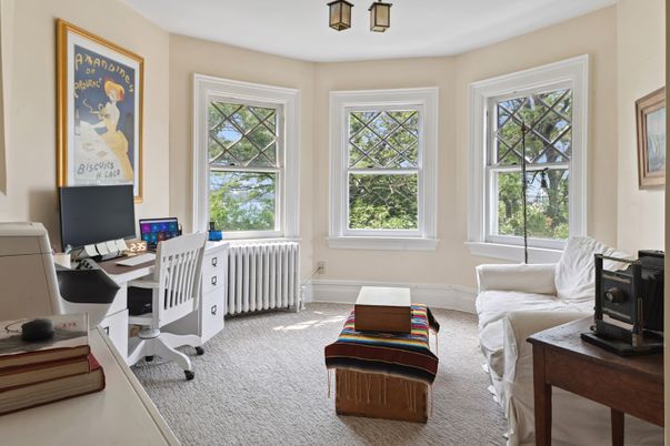 Home Office, Interior