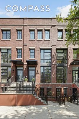 Exterior, Facade, Brick Facade, Rowhouse