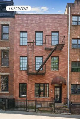 Exterior, Facade, Brick Facade, Rowhouse