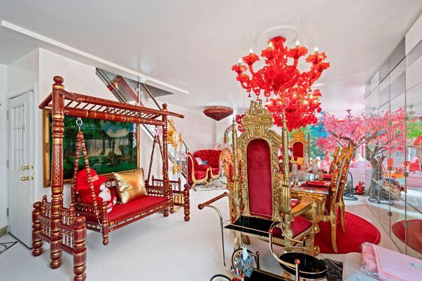 Chandelier, Interior