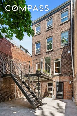 Exterior, Facade, Brick Facade, Rowhouse