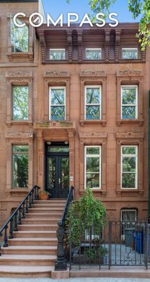 Exterior, Facade, Brownstone