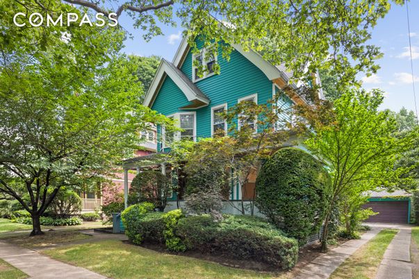 Backyard, Exterior, Facade, Queen Anne Victorian