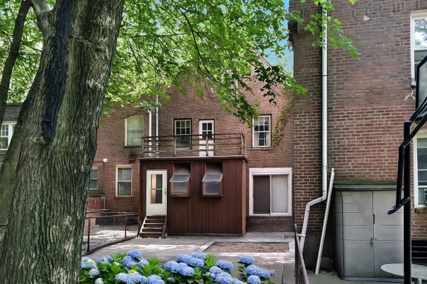 Exterior, Facade, Brick Facade, Rowhouse